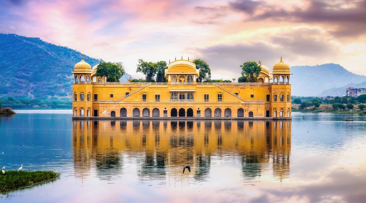 Looking for the Best Hotels Near You? Book Luxury Heritage Hotels in Jaipur Now! 🏨✨