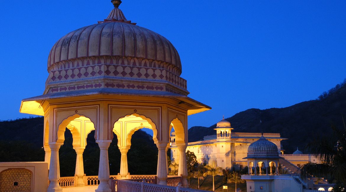 Book Luxury Hotels in Jaipur with Fine Dining and Explore Rajasthan’s Best Restaurants